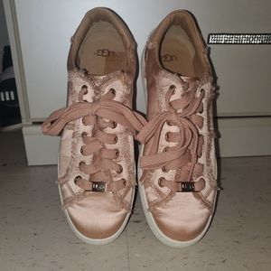 Pink Milo UGG sneakers😍😍